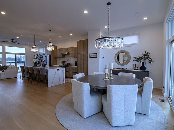 3rd image of 20 Natalie Ln #16
