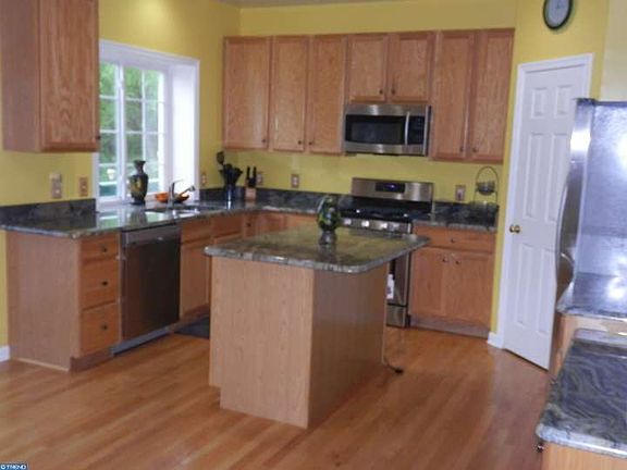 3rd image of 3718 Highland Dr