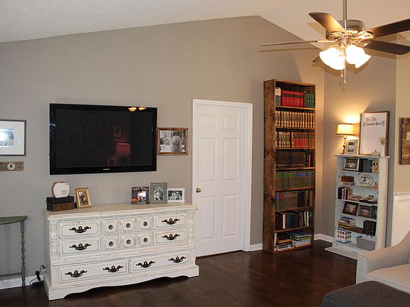 4th image of 6715 Longview Dr