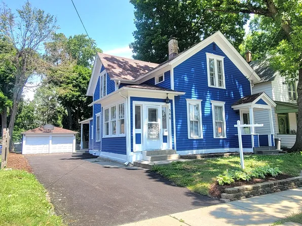 566 Park St, Elgin, IL 60120