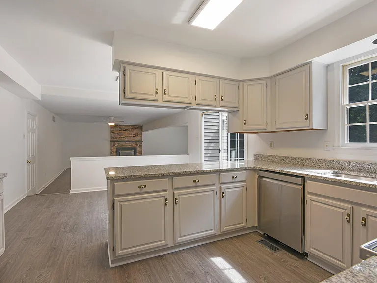 91 Premier Ct — Photo 9