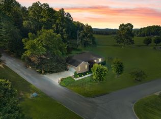 871 Woods Edge Dr, Somerset, KY 42503