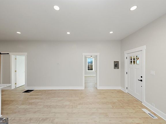 5th image of 976 Linam St SE