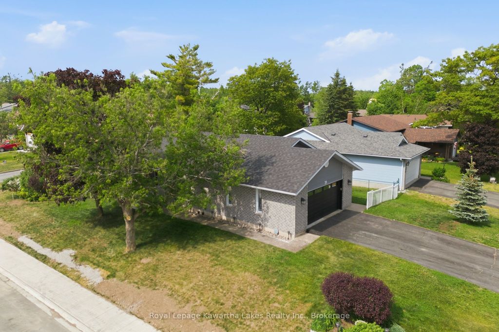 39 Cedartree Ln, Kawartha Lakes, ON - View 4