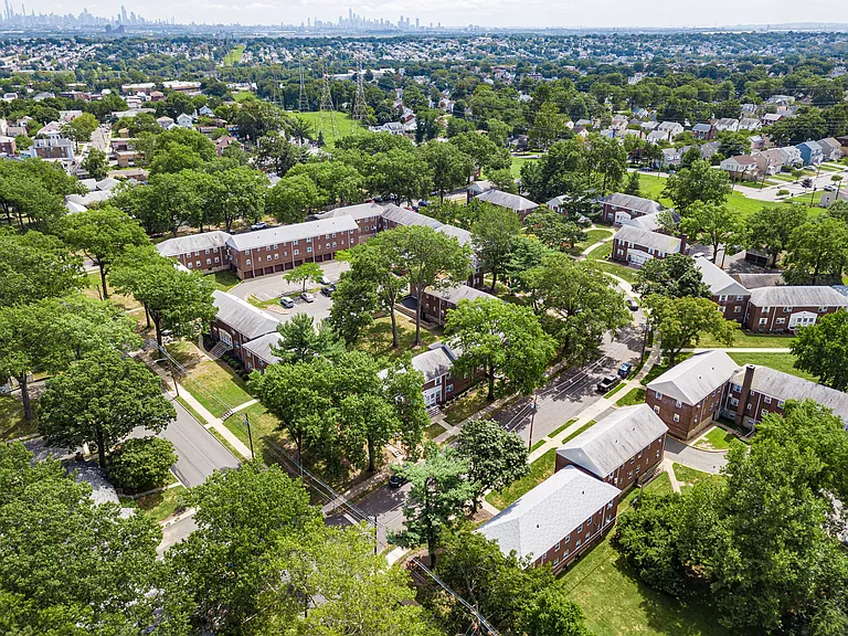 Nutley Gardens — Photo 11