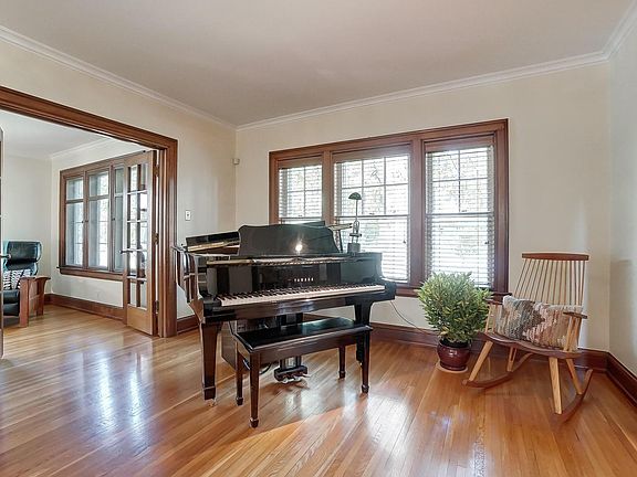 5th image of 2265 Arlington Ave