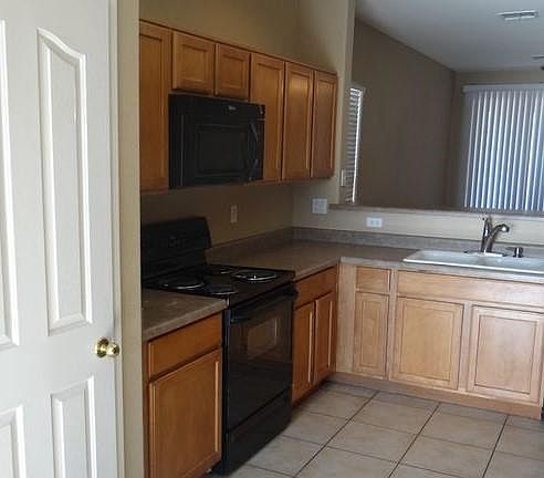 3rd image of 1013 S 115th Dr