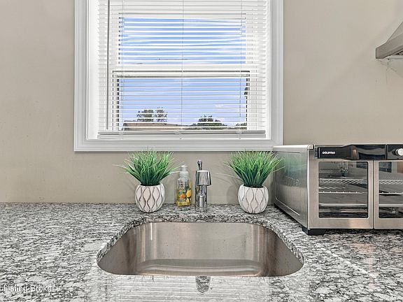 3rd image of 2304 Stephan Ln