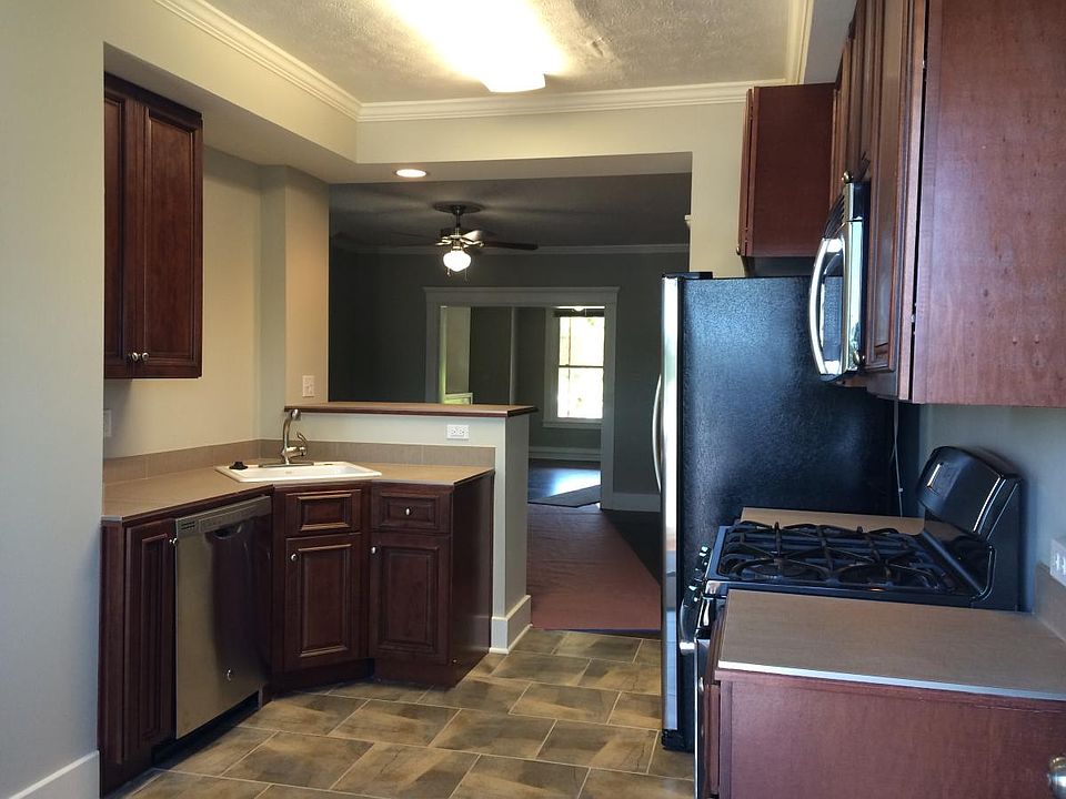 New Cabinets & Stainless Appliances