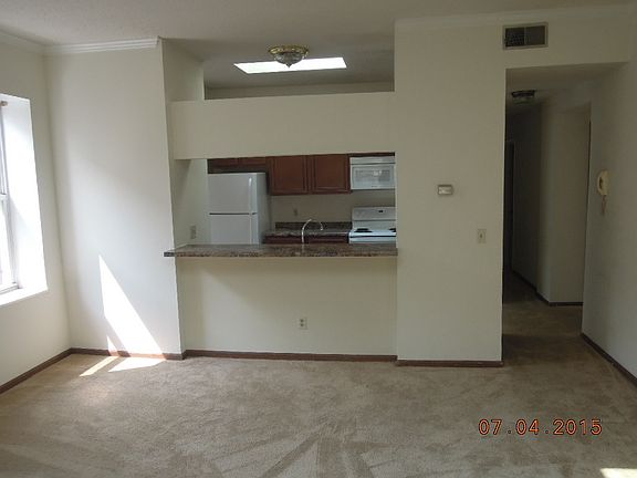 2nd image of 4319 Lindell Blvd APT J
