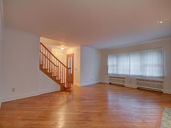 3rd image of 21 Lafayette Ave