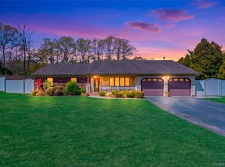 24 Sabre Dr, Selden, NY 11784