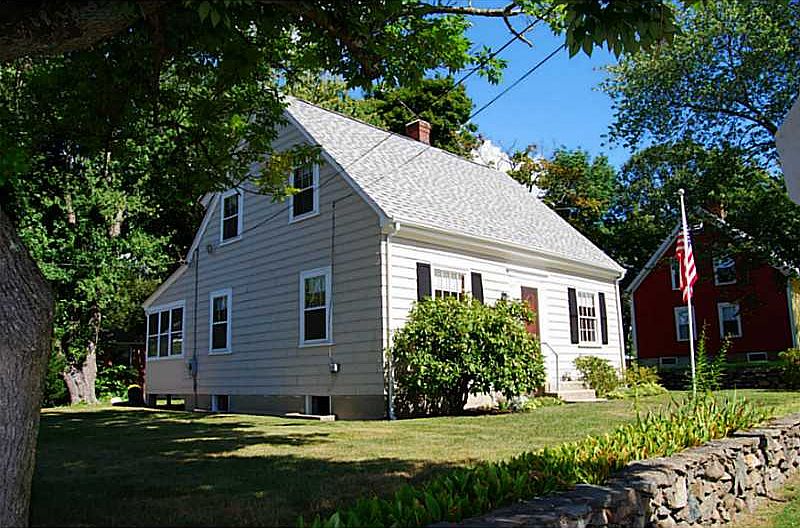 1st image of 4 Hoyt Ave