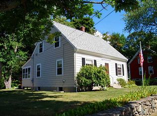 4 Hoyt Ave, Rumford, RI 02916