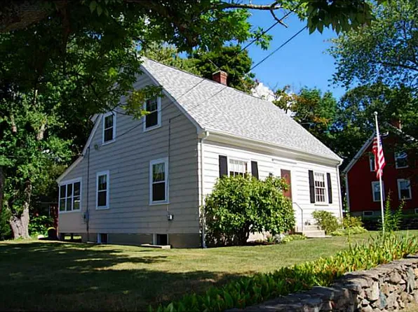 4 Hoyt Ave, Rumford, RI 02916