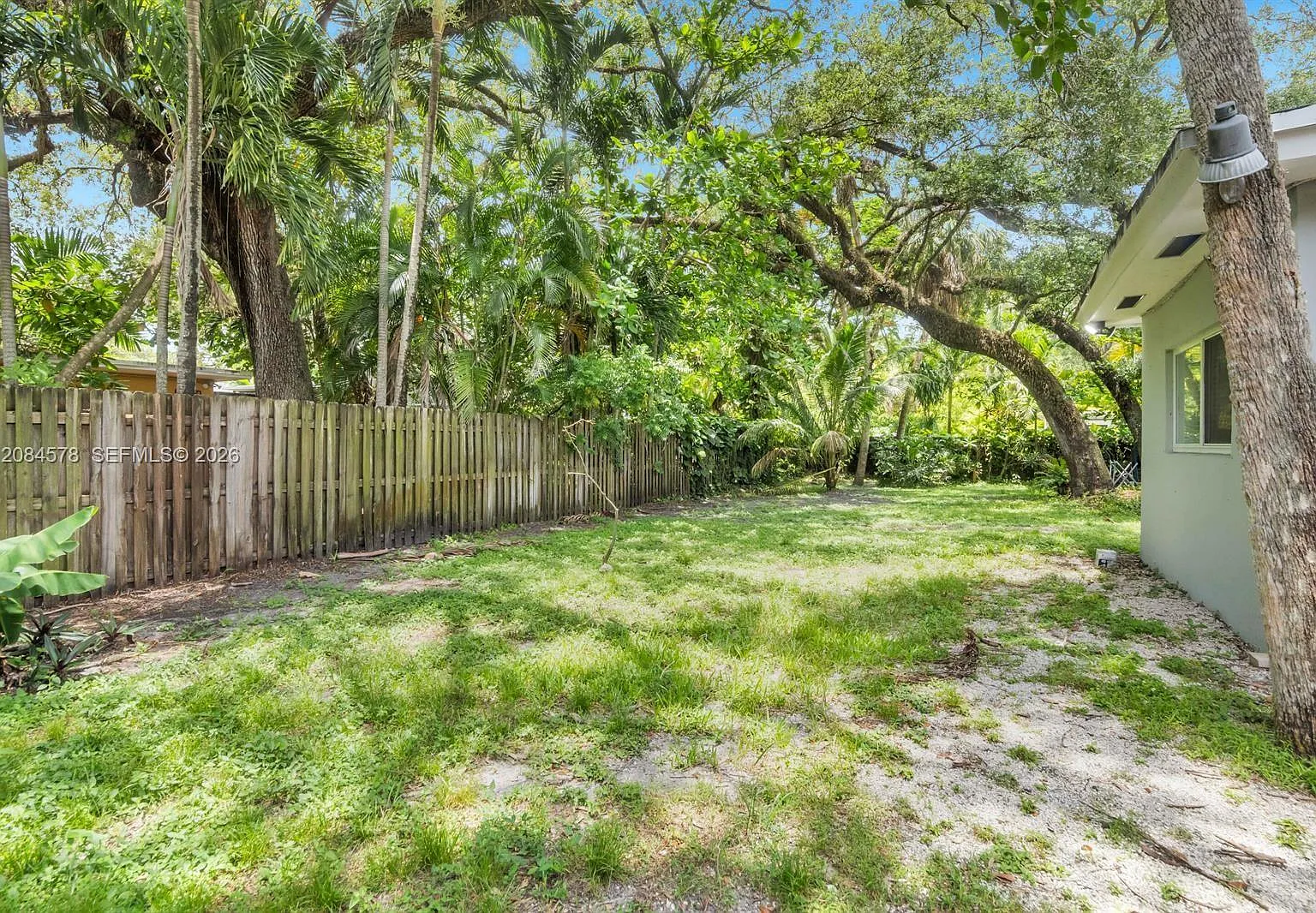 1 bed, 1.0 bath, 2395 sqft, $1,900 — Photo 4