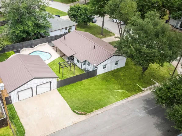 1303 Johns Dr, Euless, TX 76039