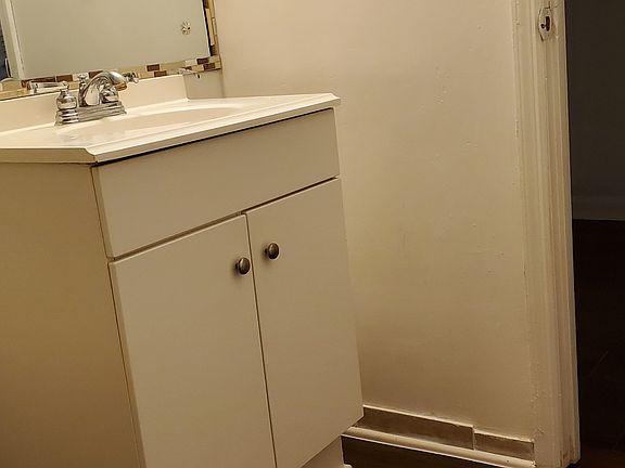 2nd image of 941 Glynn Oaks Dr