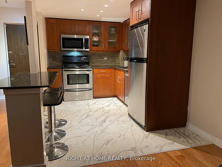 65 Harbour Sq #1907 — Photo 14