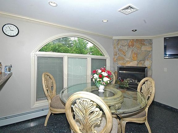 2nd image of 47 Knollwood Dr