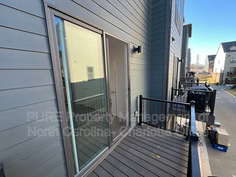 4730 Chastain Ave — Photo 9