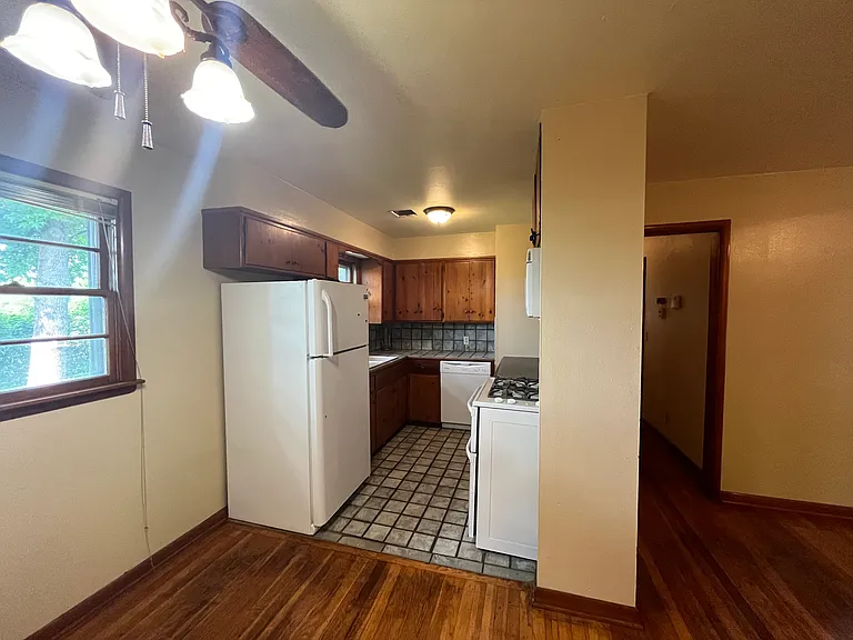 511 Fleetwood Dr — Photo 7