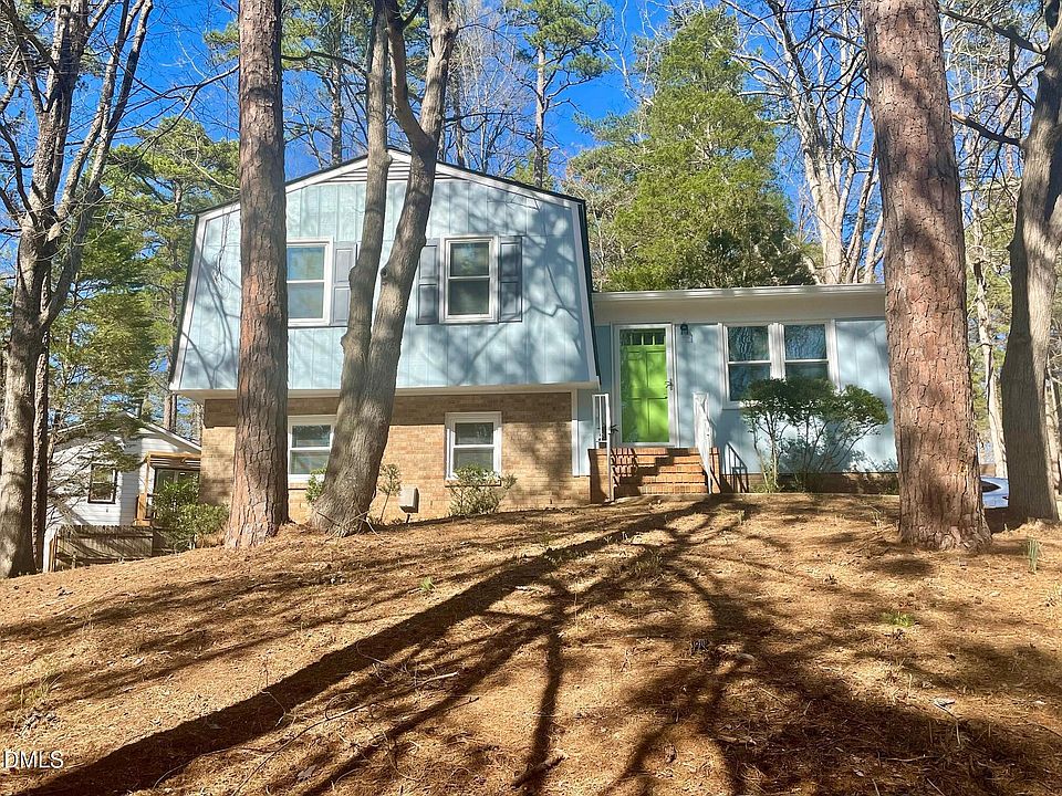 1st image of 320 Penn Oak Cir