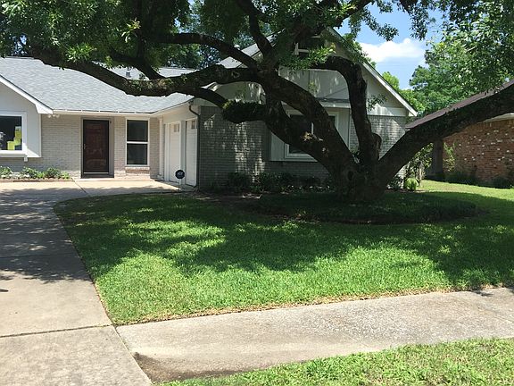 New Paint,Roof & Landscaping