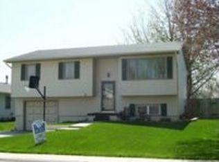 539 Johnson Dr, Grand Island, NE 68803