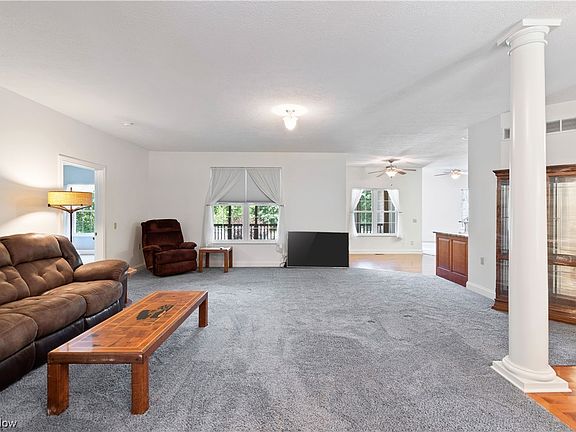 5th image of 431 Crown Pointe Pkwy