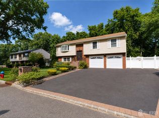 22 Sherwood Ln, Old Bridge, NJ 08857