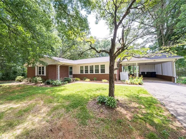 306 Old Hollow Rd, Winston Salem, NC 27105