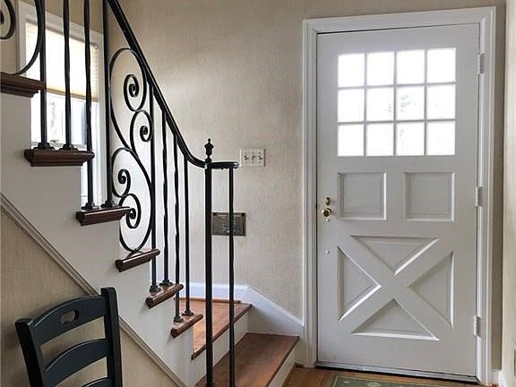 Foyer/stairway