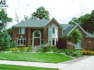 5762 Algonquin Dr, Troy, MI
