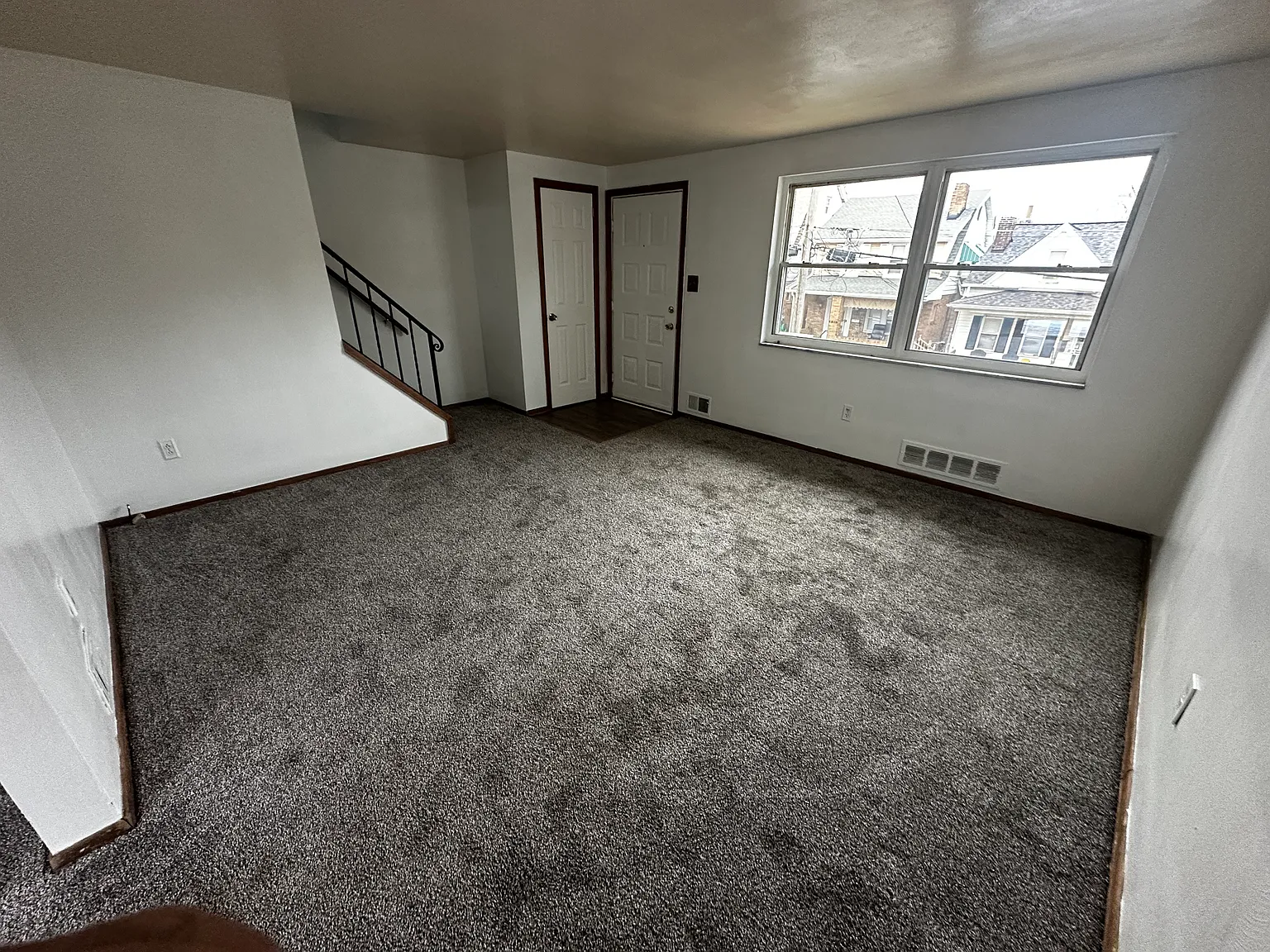 3 bed, 1064 sqft, $1,575 — Photo 3