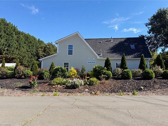 5th image of 105 Jefferson Forest Ct