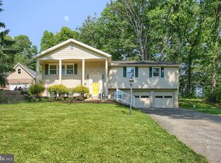 25 Hickory Rd, Carlisle, PA 17015