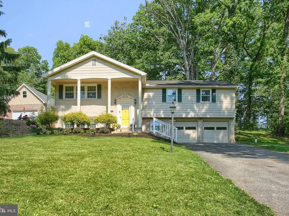 25 Hickory Rd, Carlisle, PA 17015
