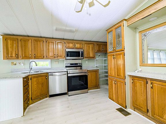 5th image of 531 Lake Dr
