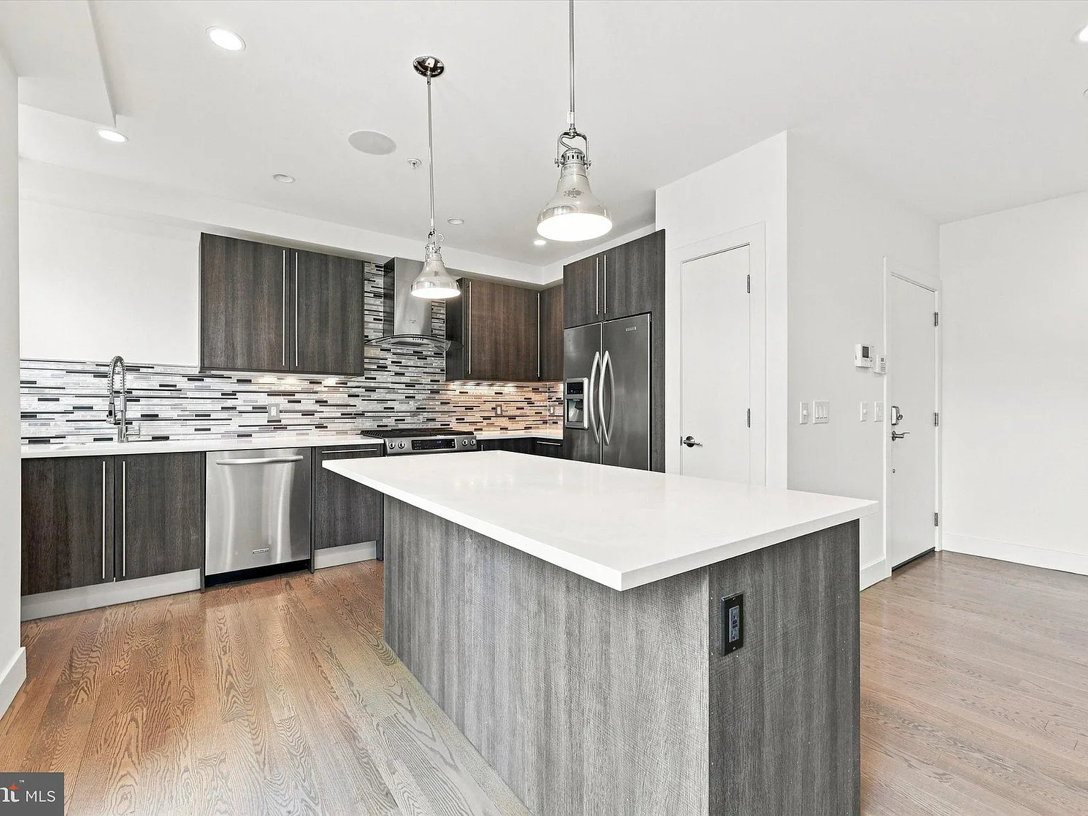 1 bed, 1.5 bath, 907 sqft, $2,600 — Photo 4