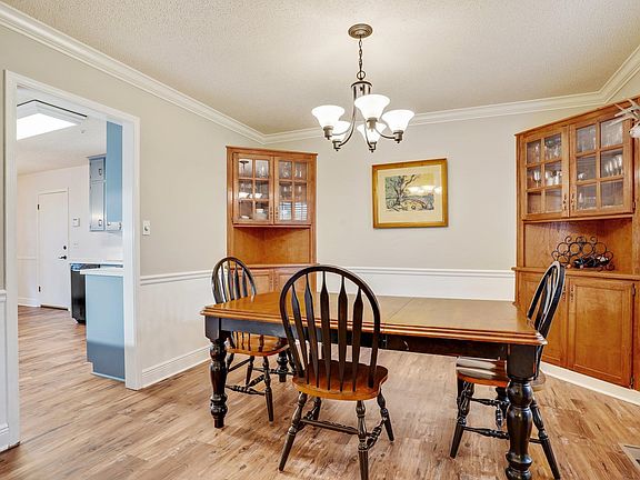 5th image of 3244 Beaumont Dr