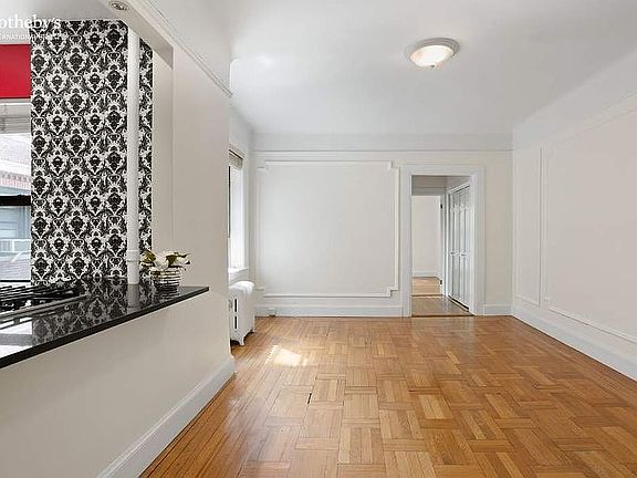3rd image of 135 W 16th St APT 36