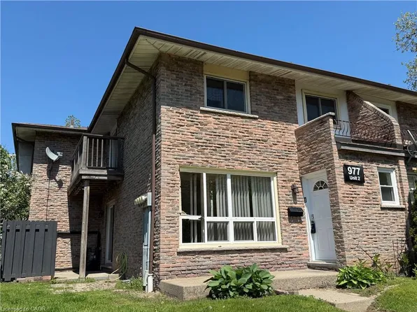 977 Francis Rd #2, Burlington, ON L7T 3Z1