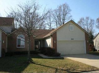 9040 Pine Cove Dr, Whitmore Lake, MI 48189