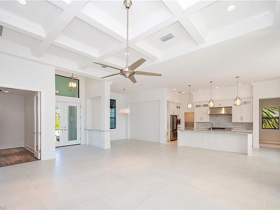 4th image of 689 Spinnaker Dr
