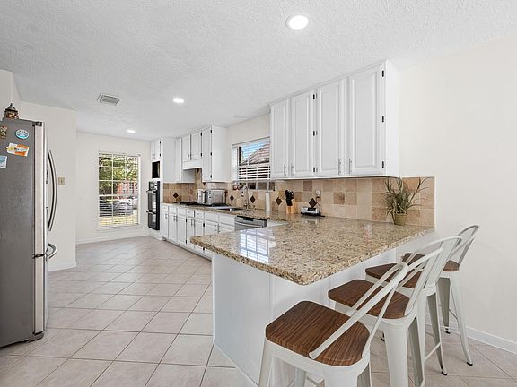 4th image of 7306 Oak Walk Dr