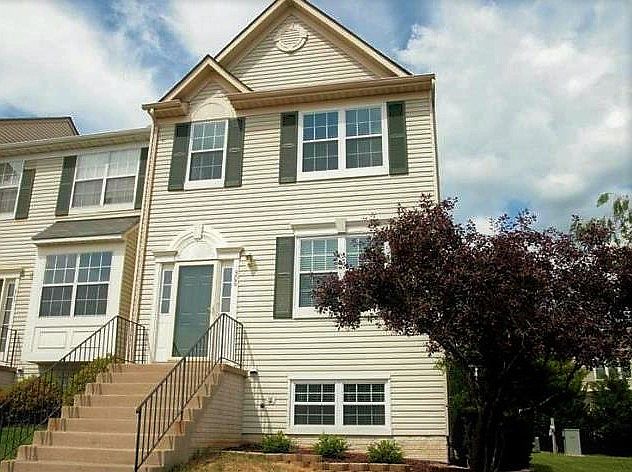 1st image of 300 Barrows Ct