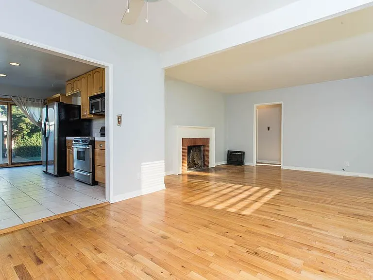 2654 Granville Ave — Photo 5
