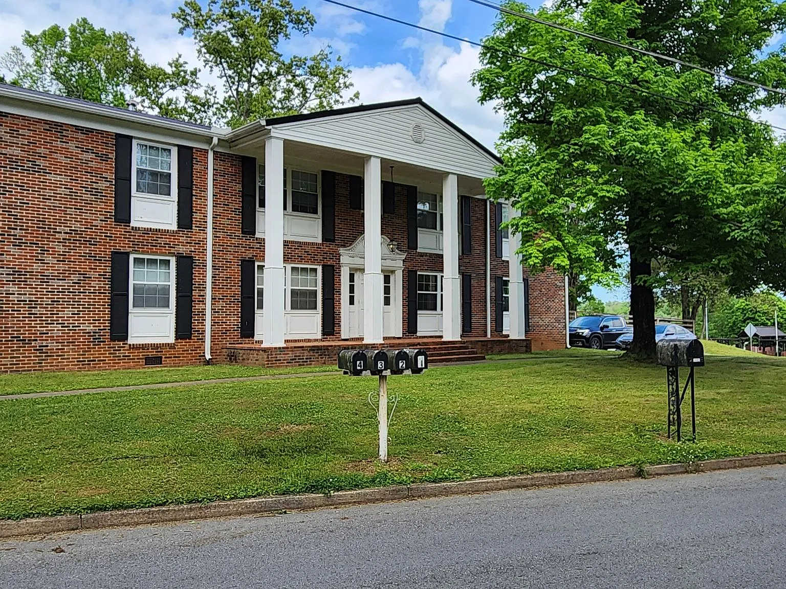 2 bed, 1000 sqft, $995 — Photo 2