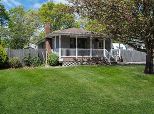 32 Robinwood St, Mastic, NY 11950